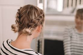 This clue and much more will you find here. 4 Go To Hairstyles That Take Less Than 15 Minutes Blonde Ambitious Blog