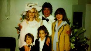 Tommaso #buscetta fece i nomi, mai usciti, di uomini politici di primo piano affiliati a cosa nostra, alcuni dei quali hanno il confronto tra tommaso buscetta e pippo calò al maxiprocesso del 1986. Family Of Infamous Mafia Informant Tommaso Buscetta Comes Out Of Hiding For Our Godfather Doc Fox News