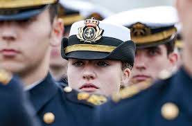 Cortan el micro a Àngels Barceló cuando confirma las fotos censuradas de  Leonor en bikini