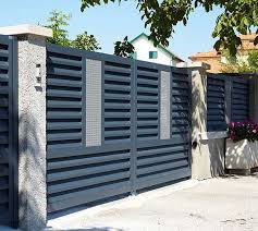 Lamellen Zaune Zaune Mit Querprofil Zaune Und Tore Aluzaune Kollarits Eingangstor Design Moderne Tore Tor Design
