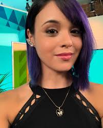 Very exciting things are about to be discovered... 🤫 stay tuned 😜  ———————————————————————— 💄 MAKEUP: @devjop ————————————————————————  #rillahops #hormigaatomica #atomicant #theatomicant #rainbowhair #hairinspo  #purplehair