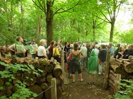 Dahlienfeuer im britzer garten mitte / ende august bis zum ersten frost die königin des spätsommers und herbstes gibt sich 10.000fach die ehre informationen über dahlien auf. Fuhrungen Durch Den Britzer Garten