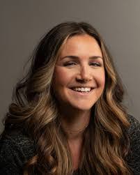 Elizabeth Stanfield's Instagram, Twitter & Facebook