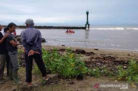 Restoran seperti ini dikenal dengan nama rumah makan padang. Hilang Sejak Sabtu Pencarian Ayah Dan Anak Di Sutera Belum Membuahkan Hasil Video Antara Sumbar