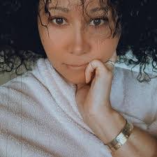 Roxi Perkins's Instagram, Twitter & Facebook