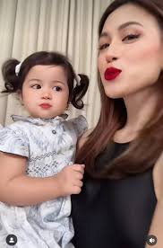 Wow so Cute Baby Polly "Pretty Little Baby trend" with mom Toni Gonzaga  Courtesy #ToniGonzaga #BabyPolly #prettylittlebaby #prettylittlebabytrend
