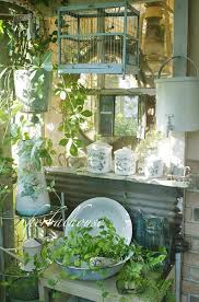 錆びたトタンの波板壁 小さな幸せ 園芸小屋 戸外室 インドアガーデニング