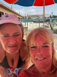 Guess who I've just met in sunny Paphos …Linda from “birds of a feather “ ❤️