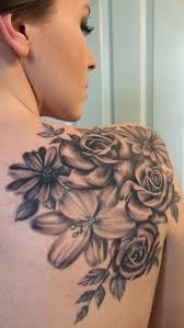 Black And Grey Daisy Flowers And Roses Tattoo On Girl Right Back Shoulder Tattoos Shoulder Tattoo Shoulder Tattoos For Women