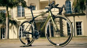 New aerodynamic tube shaping on the headtube, downtube and fork makes it a killer on breakaways, sprints and solo chase efforts. Greg Van Avermaet Stelt Zijn Gouden Tcr Voor Video Cycling Be