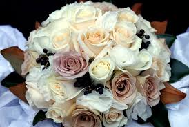 Check spelling or type a new query. Hd Wallpaper White And Peach Colored Rose Flowers Bouquet Roses Decoration Wallpaper Flare