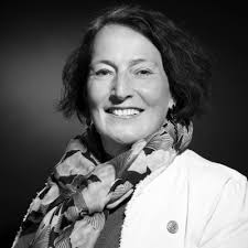 Pour ce nouveau portrait, nous vous présentons Gregory CERIEIRO ! 👥  Gregory a rejoint le magasin de Dinard le 1er septembre 2021, en tant que  directeur 👏🏻 Suite à un bachelor Management