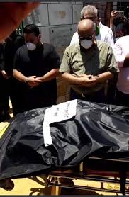 النجمة رجاء الجداوي كانت تلقب بـ رمز الأناقة والشياكة منذ سنوات شبابها حيث بدأت مشوارها كعارضة أزياء ودخلت عالم الفن، و كان أول عمل وحصلت رجاء الجداوي على جائزة ملكة جمال القطن المصري في عام 1958، وبعدها عملت عارضة أزياء، وفي نفس العام شاركت في أول فيلم لها ومن. Ø¨Ø§Ù„ØµÙˆØ± Ø¯ÙÙ† Ø±Ø¬Ø§Ø¡ Ø§Ù„Ø¬Ø¯Ø§ÙˆÙŠ Ø¨Ø¹Ø¯ Ø§Ù„ØµÙ„Ø§Ø© Ø¹Ù„ÙŠÙ‡Ø§ Ù…Ø±Ø© Ø£Ø®Ø±Ù‰ Ø£Ù…Ø§Ù… Ø§Ù„Ù…Ù‚Ø§Ø¨Ø± ÙÙƒØ± ÙˆÙÙ† Ø´Ø±Ù‚ ÙˆØºØ±Ø¨ Ø§Ù„Ø¨ÙŠØ§Ù†