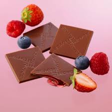 Prafeuille Chocolat Berry Cube Japanese Chocolate Chocolate Milk Berries