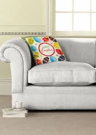 Stai cercando nuovi copricuscini o cuscini decorativi per arredare il divano o la camera da letto? Cuscino Uova Di Pasqua Euronova