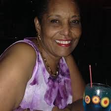 昨晩、私はuberにハマったので、運転手は「SLAVE STORIES????」とぶつかった。 ” 誰が奴隷の話をぶつける????