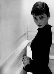 La prima fu, negli anni '50, una giovane audrey hepburn in vacanze romane. Audrey Hepburn Poster 1379153 Celebposter Com Audrey Hepburn Hair Audrey Hepburn Pixie Very Short Hair
