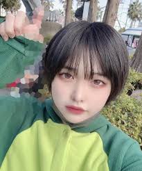 This costume with the frog tho. 🥺