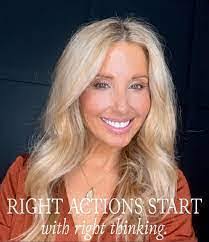 Shelley Cochran's Instagram, Twitter & Facebook