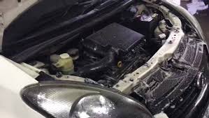 Basuh permukaan kereta dengan air biasa, hilangkan kotoran yang kasar. Masalah Kotoran Degil Pada Engine Hasren Marvellous