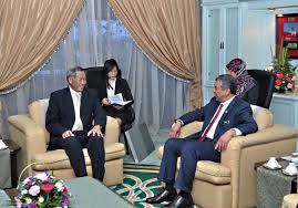 Datuk seri dr ahmad zahid hamidi, berkata kerajaan indonesia diharap supaya tidak memberhentikan penghantaran pembantu. Minister For Defence Makes Introductory Visit To Malaysia