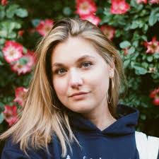 Lindsey Bailey's Instagram, Twitter & Facebook