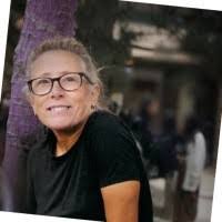 Georgina Graves's Instagram, Twitter & Facebook