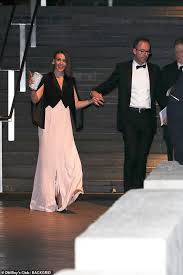 She has been married to laurence akers since august 4, 2015. Baftas Tv 2019 Suranne Jones And Husband Laurence Akers Make A Rare Public Appearance Daily Mail Online