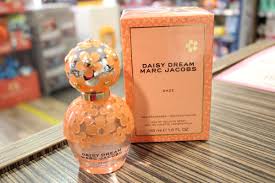 Buy daisy dream daze for women by marc jacobs and get free shipping on orders over $35. Largue Pharmacy Limited Edition Marc Jacobs Daisy Dream Daze 50ml Edt Largue Pharmacy