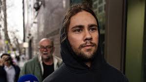 Paris Hilton wears Oscar de la Renta dress to marry…