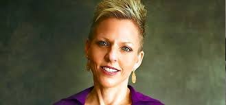 Heidi Benton's Instagram, Twitter & Facebook