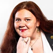 Sandra Deering's Instagram, Twitter & Facebook