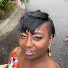 Sitting in the hospital bed looking stupid @ 4:00am can't sleep and God  knows water had never made me sick 😩I wanna know who dumb blood y'all gave  me