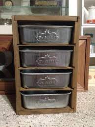 セリアのブリキトレイ セリア 100均 アイデア 飾り棚