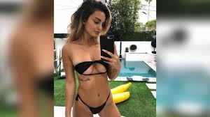 La sexy modelo Julia Rose, enciende las redes con video manejando un auto  en topless - La Raza