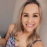 Stephanie Burrows's Instagram, Twitter & Facebook