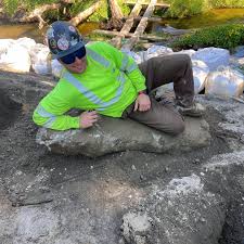 Half way through the week! Lets go! #pearsondrillinginc #drilling  #equipment #construction #dirtlife