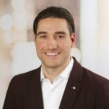 Sarah Scheuermann's Instagram, Twitter & Facebook