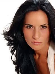 Alegeri pestrite: Partidul Romania Unita propune un fost fotomodel...