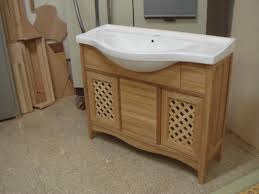 La bottega di mastro fiore nasce nel 1991, falegnameria a civita castellana produce mobili bagno su misura moderni e classici si trova in provincia di viterbo, opera in tutta italia Mobili Bagno Su Misura Roma Sospesi A Terra Moderni E Classici