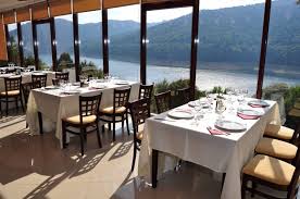 It discharges into lake vidraru, which is drained by the argeș. Hotel Valea Cu Pesti Arefu