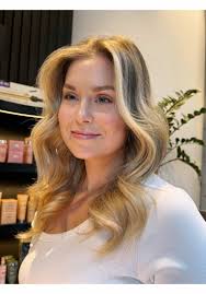 💇‍♀️ New Blonde, New Energy ✨ Blonde all day. Dad all night. And in  between — I get to meet amazing new clients who trust me with their hair  glow-up. I freaking love what I do. If you’re ready for a ...