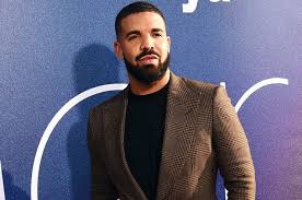 Drake Becomes First Soloist To Pass 200 Appearances On
