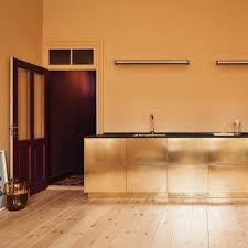 Golden interiors inc darbojas mēbeļu veikali, mājsaimniecības ierīces un preces, iekštelpu dekorācijas aktivitātēs. Gold Dezeen