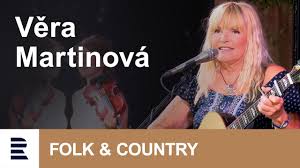 1960) působila až do roku 1982 jako zpěvačka v orchestru gustava broma. Vera Martinova Porta 2017 Youtube