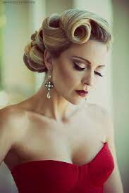 Choose from 20 beautiful and elegant styles that are out of this world on the special day. Trending 29 Stunning Vintage Wedding Hairstyles Vintage Hairstyles Long Hair Styles Retro Hairstyles