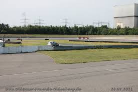 Er zijn kombochten met camber, chicanes en lange doordraaiers. Bilder Vom Trackday Am Racepark Meppen Oldtimer Freunde Oldenburg Webseite