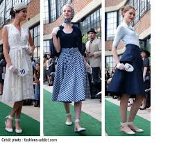 Dans les années 50, mode et luxe s'expriment à travers des stars du cinéma, ainsi hissées au rang d'icônes. Les Annees 50 Vues Par Ports 1961