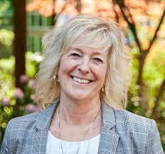 Jennifer Karasek's Instagram, Twitter & Facebook