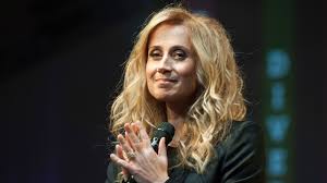 Le maillot de bain (ou le costume de bain en suisse et au québec) est un vêtement destiné à cacher certaines parties du corps lors de la pratique de la natation, de la baignade, de la détente au bord de l'eau (plage, bronzage…) ou, plus généralement, lors de toute activité de plein air. Photo Lara Fabian S Affiche Affriolante En Tout Petit Maillot Sur Instagram Voici